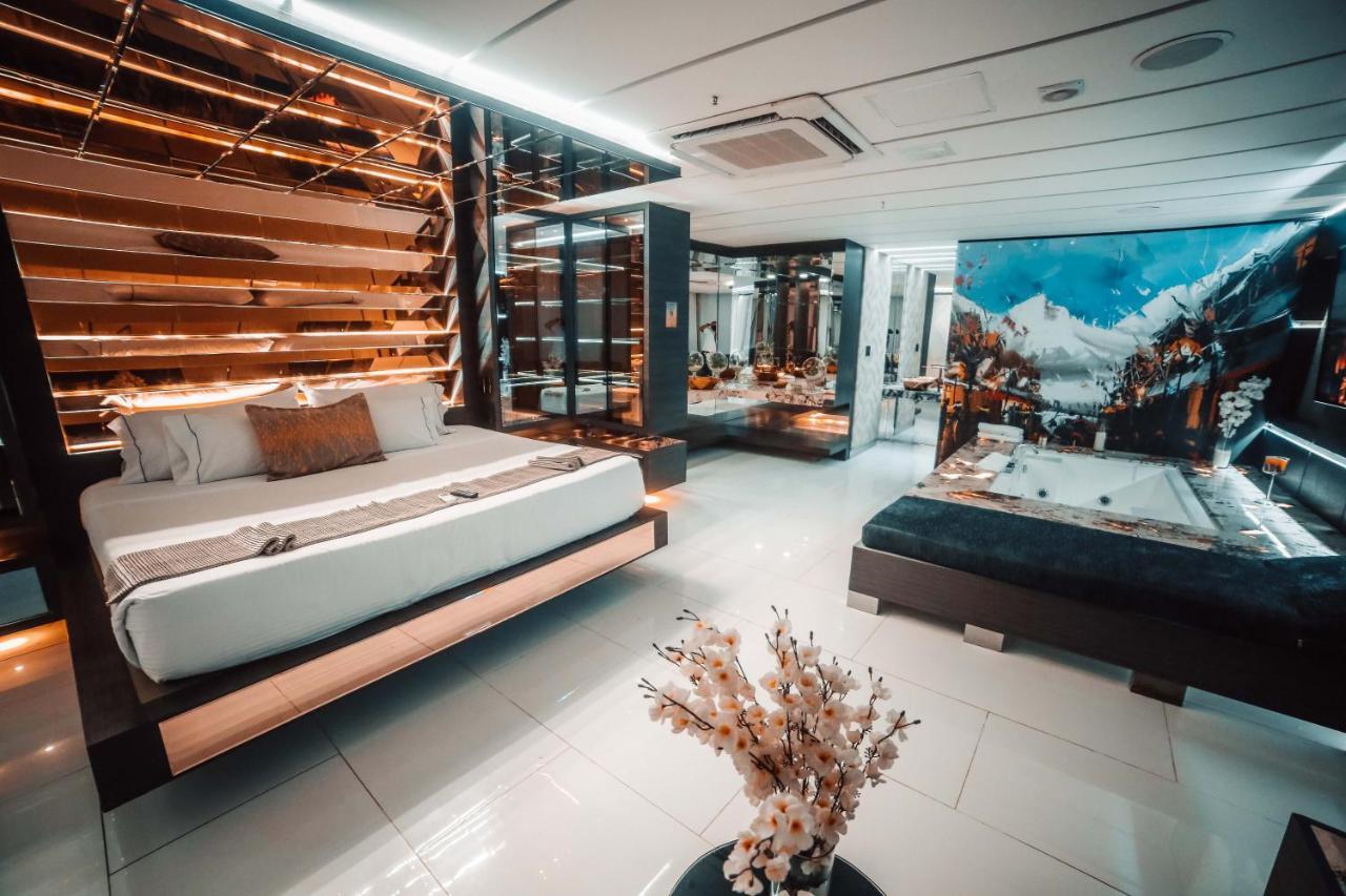 1Million Luxury Suites Medellín Exterior foto