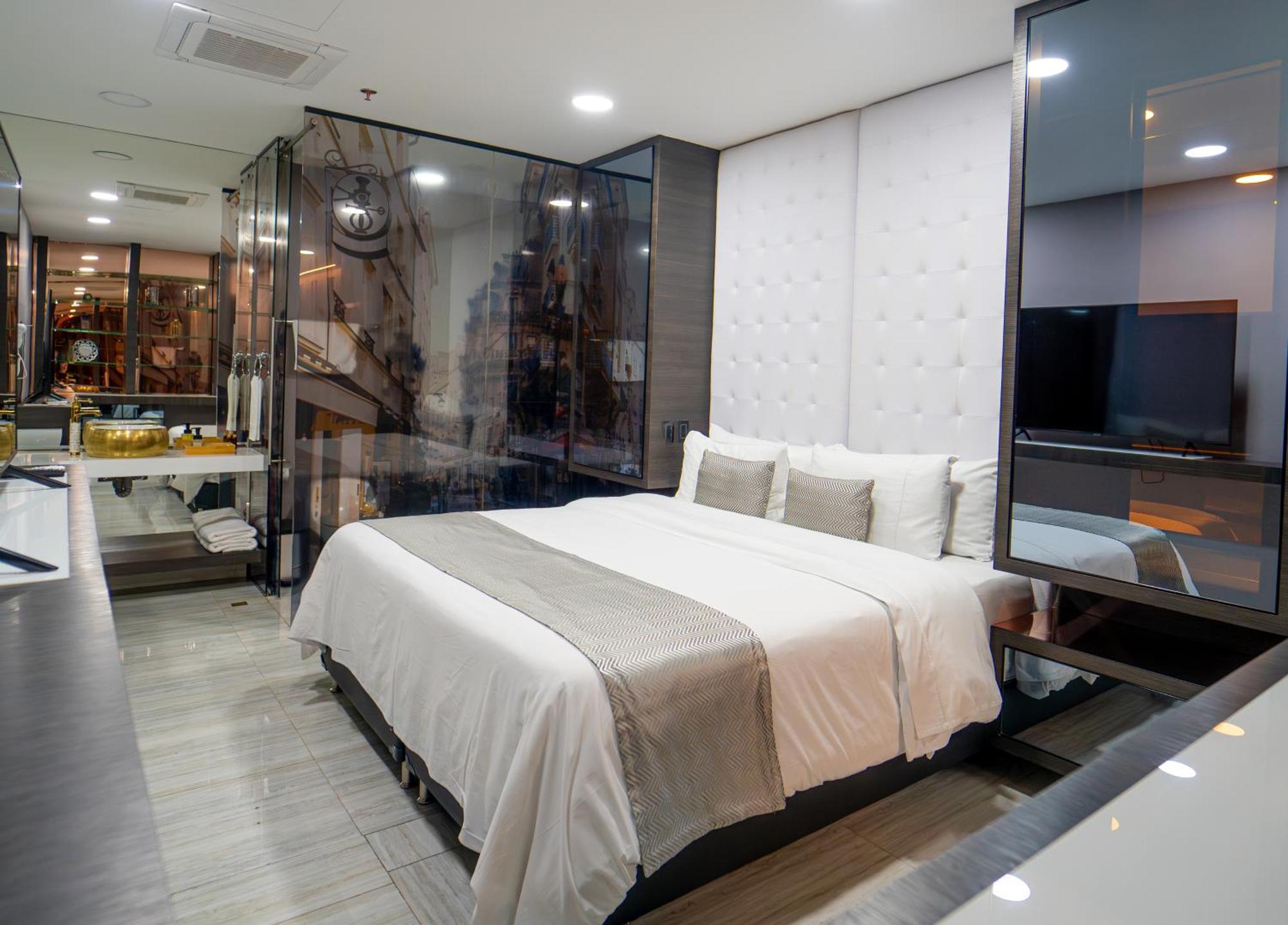 1Million Luxury Suites Medellín Exterior foto